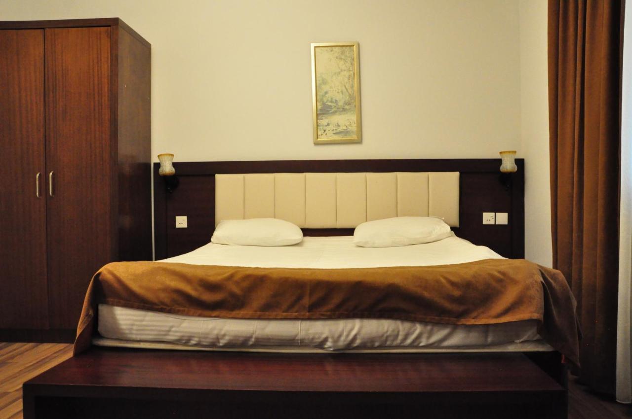 Vilesh Palace Hotel Masally Bagian luar foto